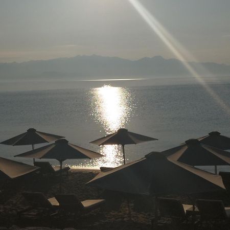 Takis Haikos House Two Minutes Walk To The Beach Peroulia Vounaria Bagian luar foto