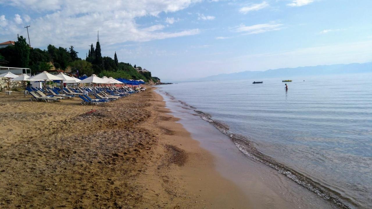 Takis Haikos House Two Minutes Walk To The Beach Peroulia Vounaria Bagian luar foto
