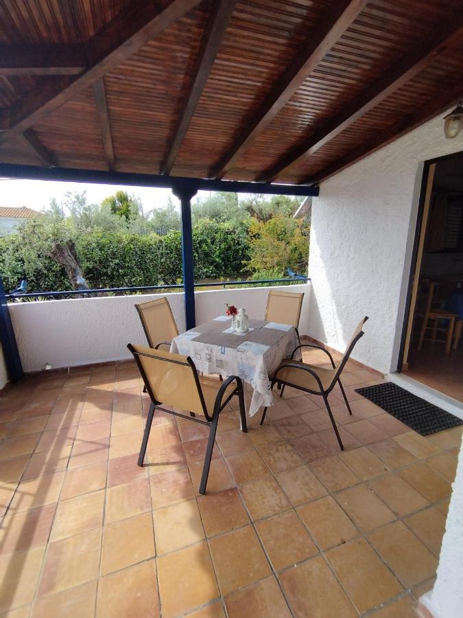 Takis Haikos House Two Minutes Walk To The Beach Peroulia Vounaria Bagian luar foto