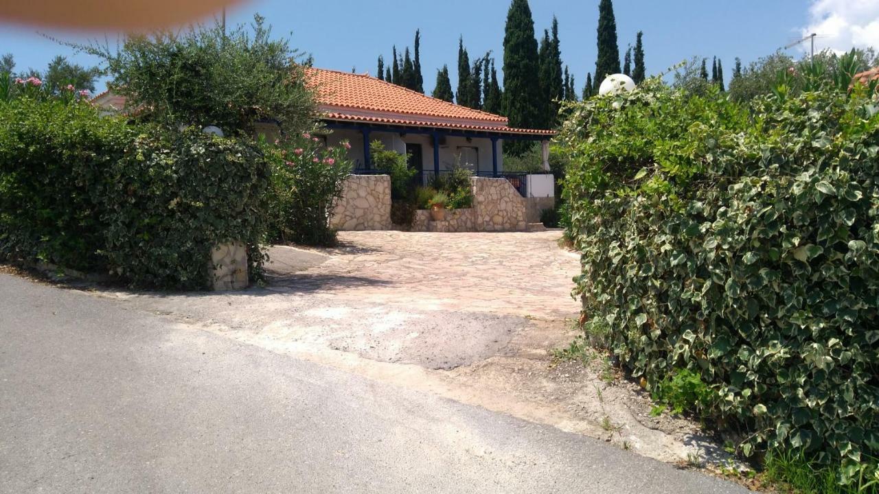 Takis Haikos House Two Minutes Walk To The Beach Peroulia Vounaria Bagian luar foto